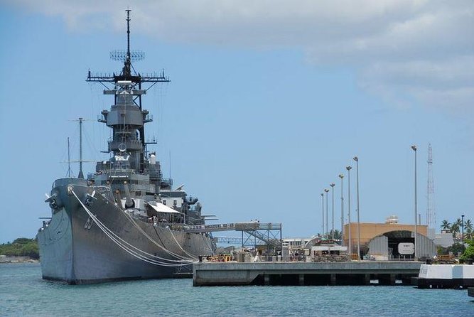 Pearl Harbor USS Arizona Memorial - Explore Pearl Harbor and the USS Arizona Memorial at Honolulus Top Historical Site