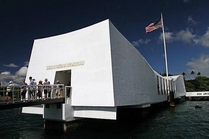 Pearl Harbor USS Arizona Memorial & Battleship Missouri - The Battle of Pearl Harbor and Its Key Exhibits