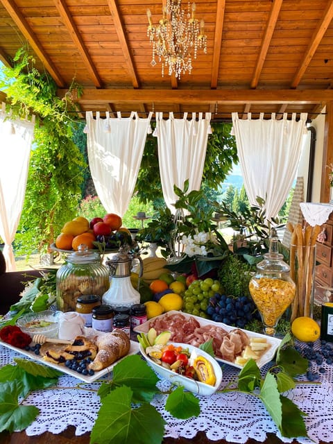 Peccioli: Wine tasting experience - Exploring the Estate’s Olive Oil and Honey Production