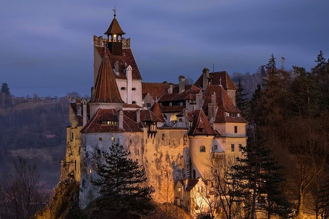 Peles Castle, Bran Castle, Rasnov Fortress and Sinaia Monastery Tour from Brasov - How the Tour Starts at Brasov’s Council Square