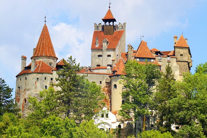 Peles Castle, Dracula Castle and Brasov old town - private tour from Bucharest - Discovering Brasov’s Historic Center and the Black Church