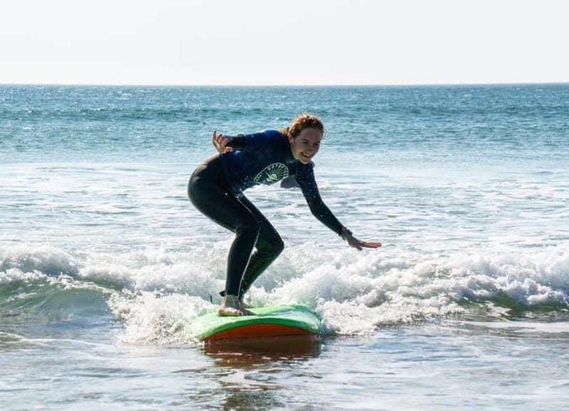 Pembrokeshire: Surfing Lessons with Qualified Instructors - Pembrokeshire Surfing Lessons with Qualified Instructors Offer a Safe and Exciting Wave Experience in the UK