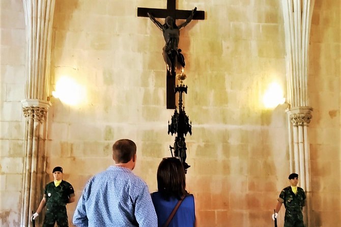 Peniche, Nazaré (big waves), Batalha monestary tour and Óbidos - Nazaré’s Big Waves: The World’s Largest Surf Break