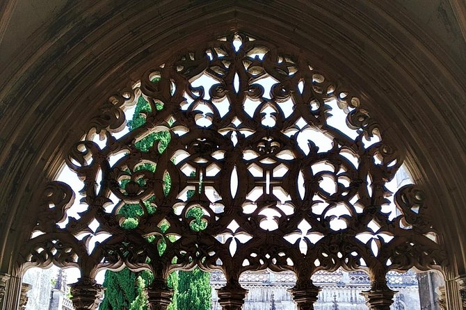 Peniche, Nazaré (big waves), Batalha monestary tour and Óbidos - Óbidos: A Medieval Village Experience