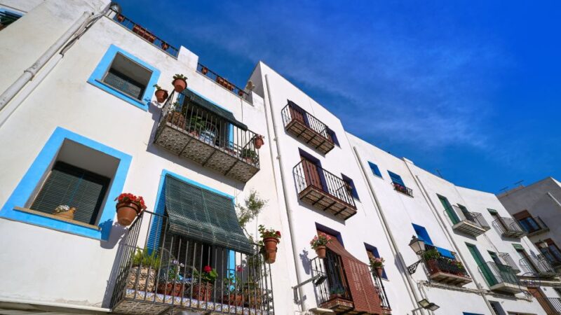 Peñiscola: Castle & Walled City Spanish Guided Tour - Discovering the Town’s Filming Locations