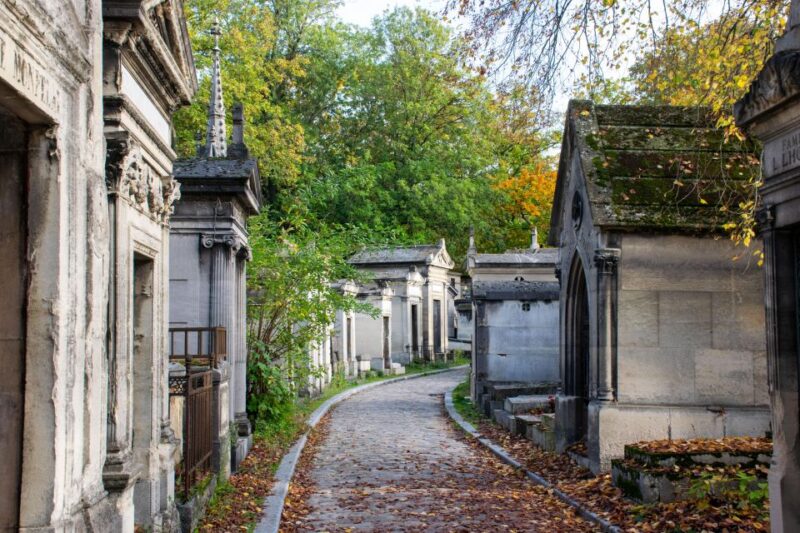 Père Lachaise Cemetery: A Stroll Through Immortal History - The Art and Sculpture of Père Lachaise