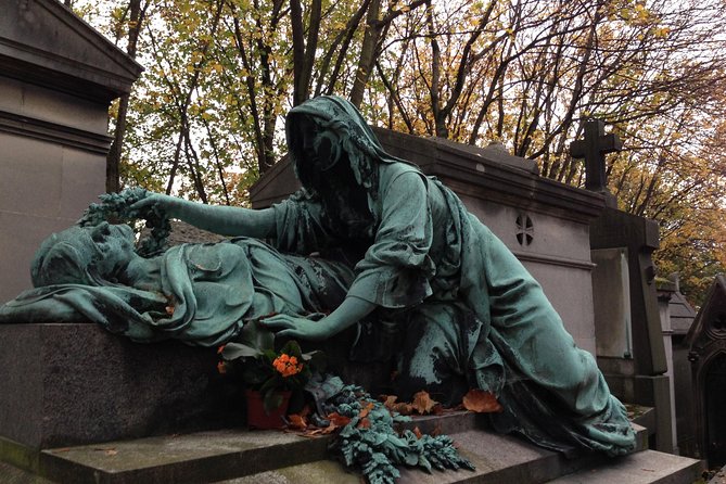 Pere Lachaise Cemetery Paris - Exclusive Guided Walking Tour - The Guides: Knowledge, Charisma, and Storytelling
