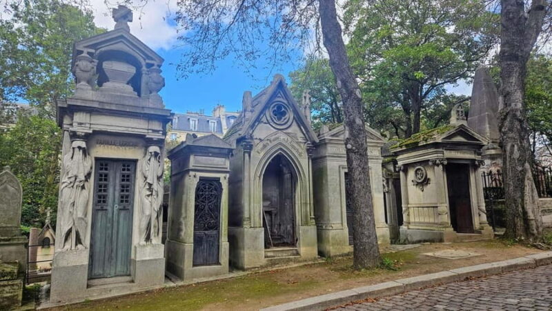 Père Lachaise Cemetery Tour, Tales from the Graves & Crepes - Key Points