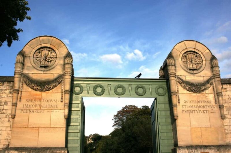 Père Lachaise Cemetery Tour, Tales from the Graves & Crepes - Review Highlights and Practical Tips