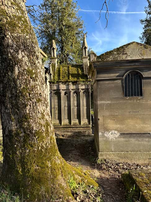 Père Lachaise Cemetery Watercolor Postcard Workshop in Paris - Meeting Point and Group Size