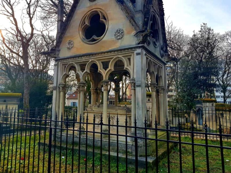 Père-Lachaise : histoires et mystères contés par un comédien - Practical Details: Meeting Point and Accessibility