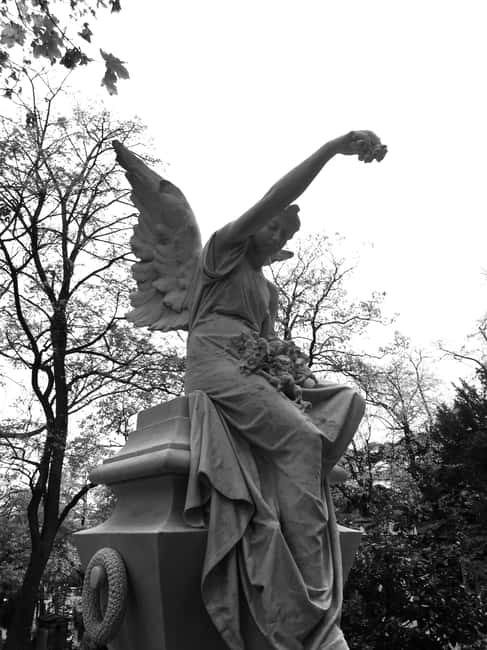 Père-Lachaise in Paris: tours in French - Key Points