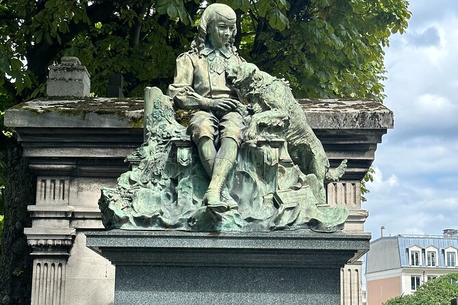 Père Lachaise's Cemetery Celebrities and Ghosts Mystery Tour - The French Literary and Artistic Legends