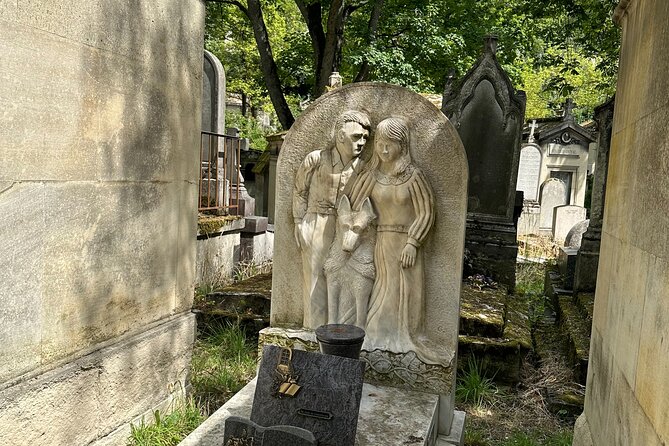 Père Lachaise's Cemetery Celebrities and Ghosts Mystery Tour - Practical Details: Meeting Point and Group Size