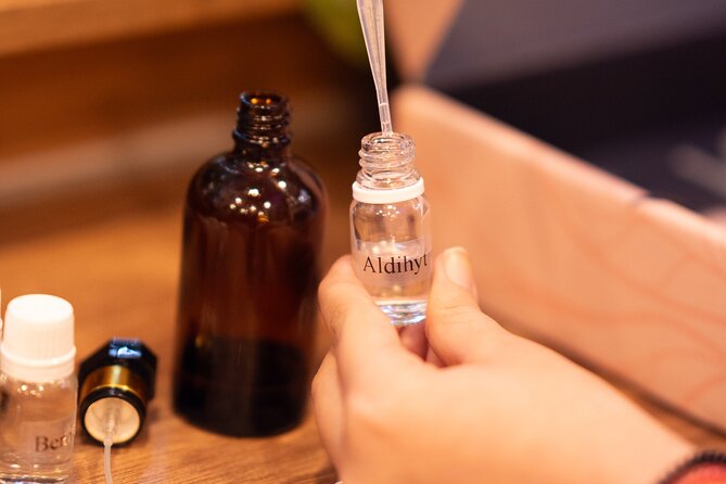 Perfume Workshop in Istanbul - Expert Guidance: Perfumers Leading the Process
