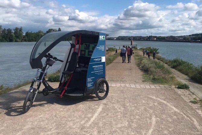 Personalized discovery of the Confluence district - Highlighted Stops: From Place Bellecour to the Confluence
