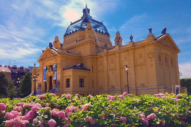 Personalized Eclectic Small-Group Walking Tour - Market Life at Dolac Market