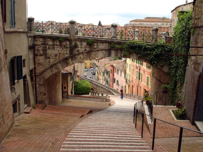 Perugia 2Hour Small Group Walking Tour - The Role of the Guide in Enhancing the Experience