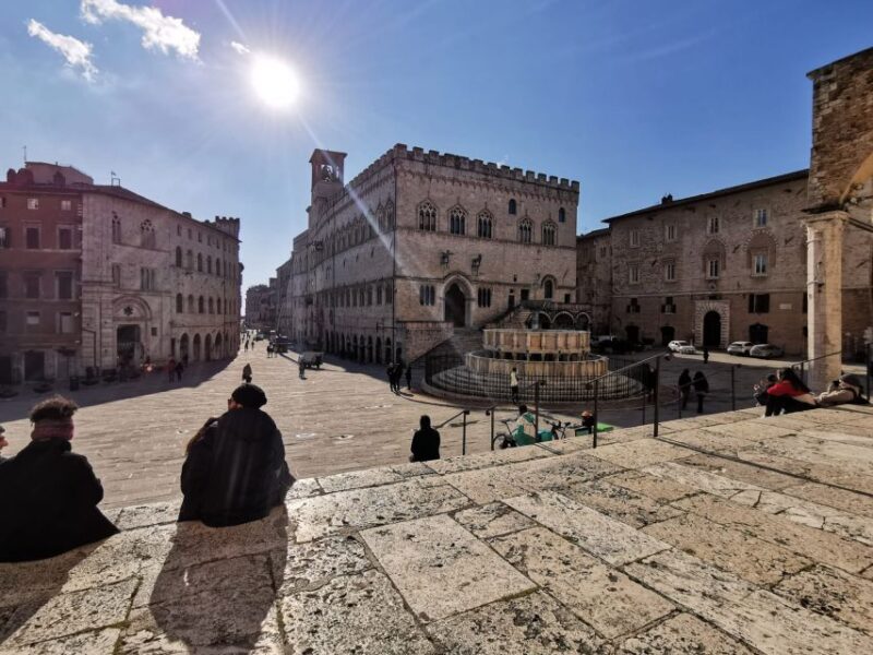 Perugia: Old Town Walking Tour, Piazza IV Novembre - Walking Through the Historic Piazza IV Novembre
