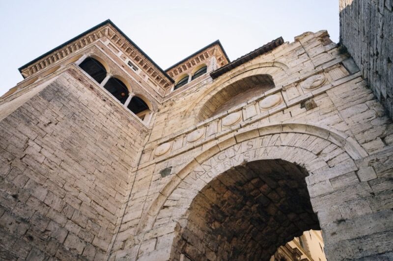 Perugia: Old Town Walking Tour, Piazza IV Novembre - Crossing the Main Street: Architectural Curiosities and Anecdotes