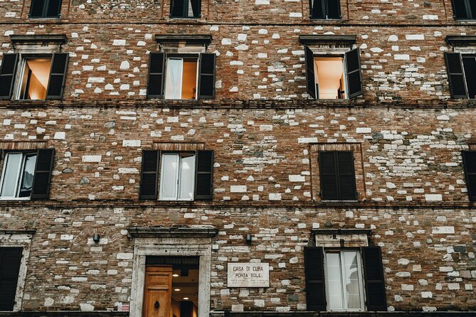Perugia Walking Tour with Audio and Written Guide by a local - The Civic Heart: Piazza IV Novembre