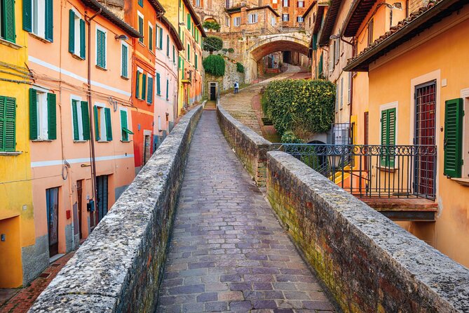 Perugia Walking Tour with Audio and Written Guide by a local - Marveling at the Cathedral of San Lorenzo