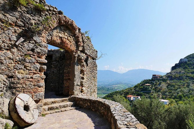 Petrele Castle tour - Practical Details: Transport, Meeting Points, and Group Size