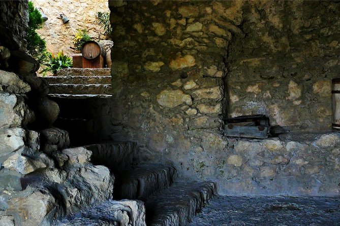 Petrele Castle tour - The Guide and Multilingual Support