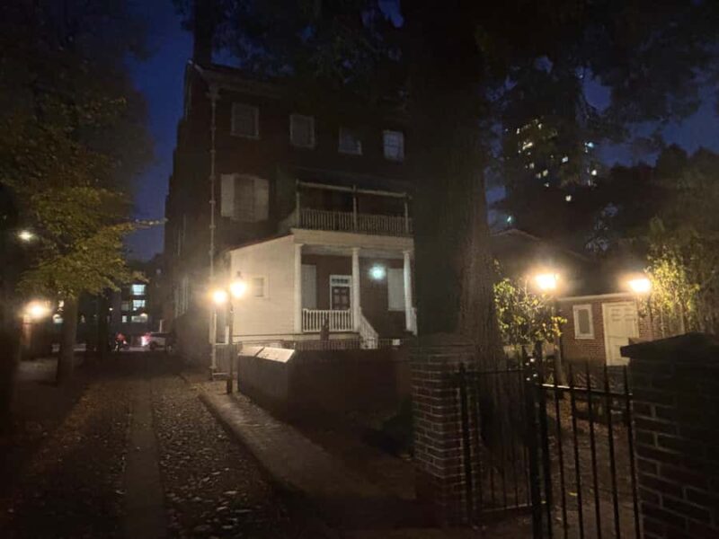 Philadelphia: Ghosts of Old City Walking Tour - Honoring Resilience at the Dolley Todd House and Robert Morris Statue