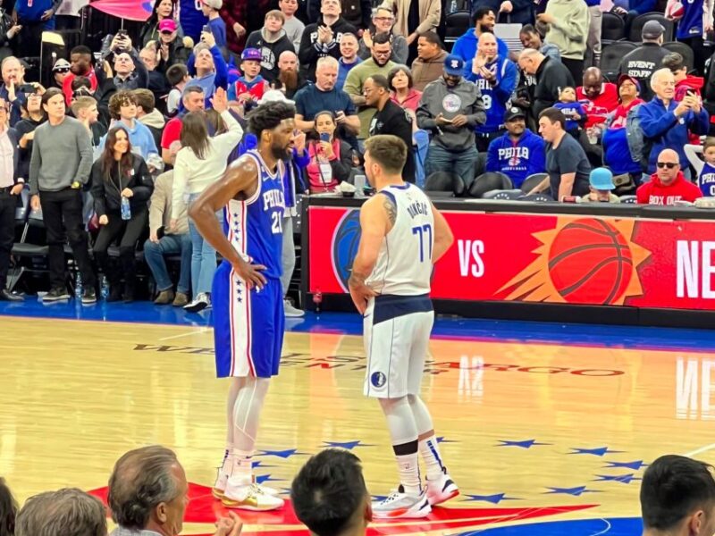 Philadelphia: Philadelphia 76ers Basketball Game Ticket - Atmosphere and Crowd Engagement