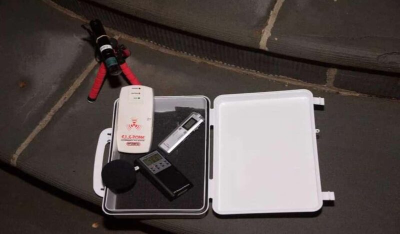 Phoenix: Dead of Night Ghost Hunt Walking Tour - How the Tour Keeps the Atmosphere Spooky