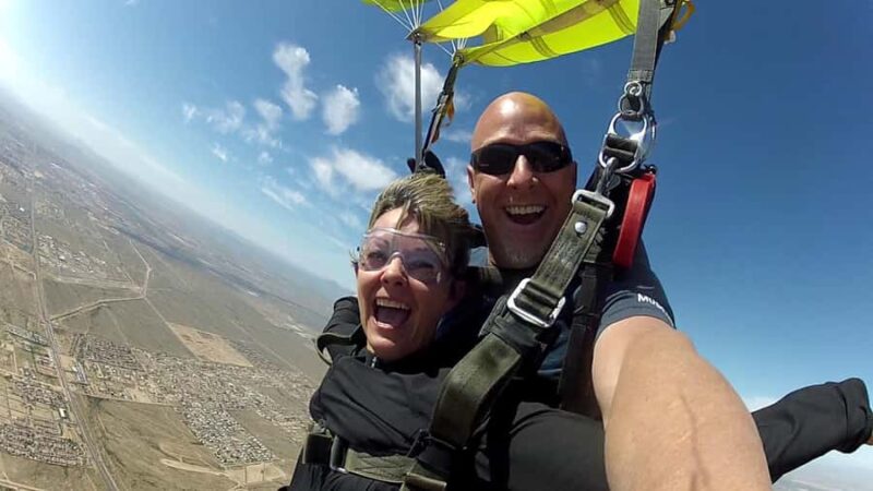 Phoenix: Tandem Skydiving Experience - Key Points