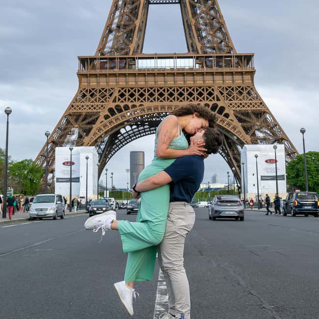 Photo session for couples with flowers around Eiffel tower - Comparing This Tour to Similar Options