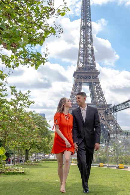 Photo session for couples with flowers around Eiffel tower - Accessibility and Practical Details
