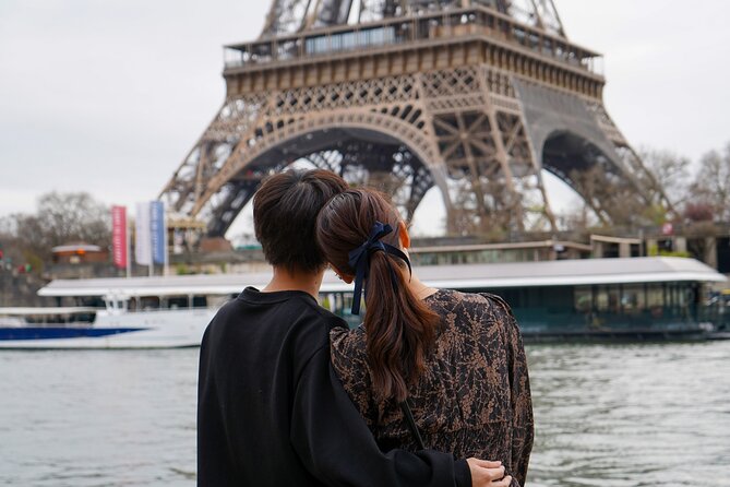 Photo Session in Paris - Photographer at the Eiffel Tower - The Role of the Professional Photographer: Posing and Pacing