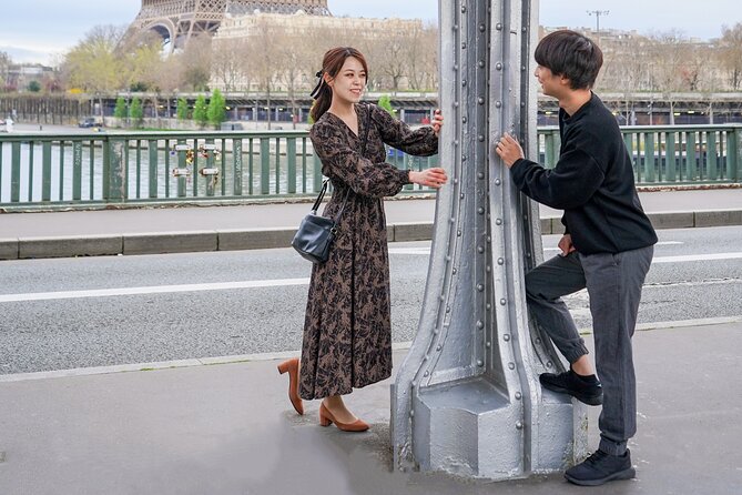 Photo Session in Paris - Photographer at the Eiffel Tower - Flexibility and Custom Requests