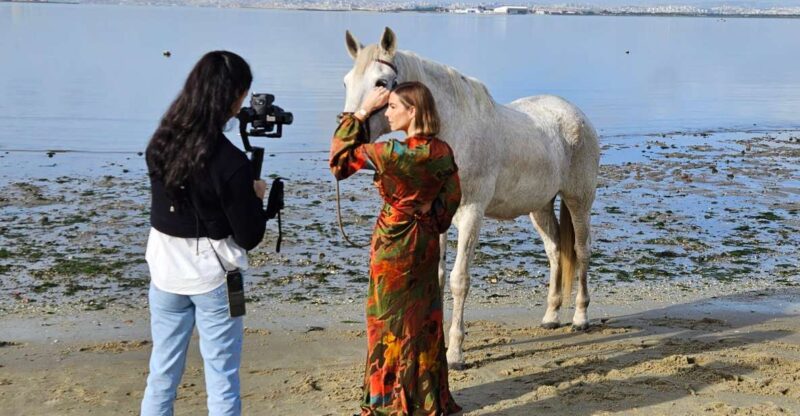 Photo Session With Horses on The Beach or in The Countryside - Timing and Flexibility for Your Schedule