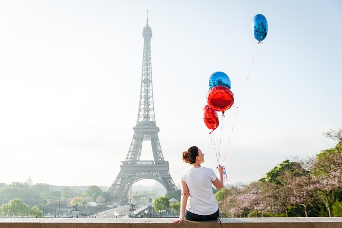 Photo shoot in the Eiffel Tower area - What You Get: 20 Edited Photos for Lasting Memories