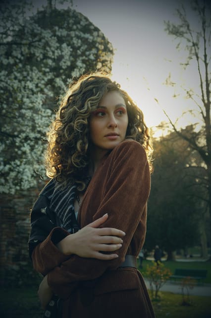 Photo shooting with a fashion photographer - Iconic Parisian Highlights: Notre Dame and Pont Neuf