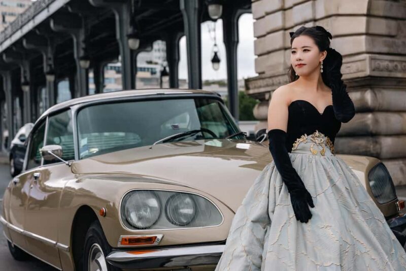 PHOTO Tour Paris: Luxury Photoshoot & Vintage Car Ride - Personalized Photo Shoot with a Professional Photographer