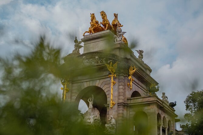 Photo Walking Tour in Barcelona Gothic Quarter - Practical Details and Group Experience