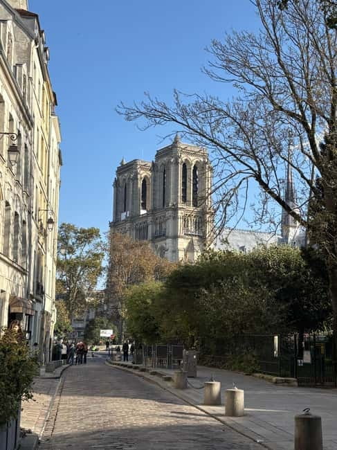 Photo Workshop in Paris sightseeing Notre Dame and Louvre - Key Points