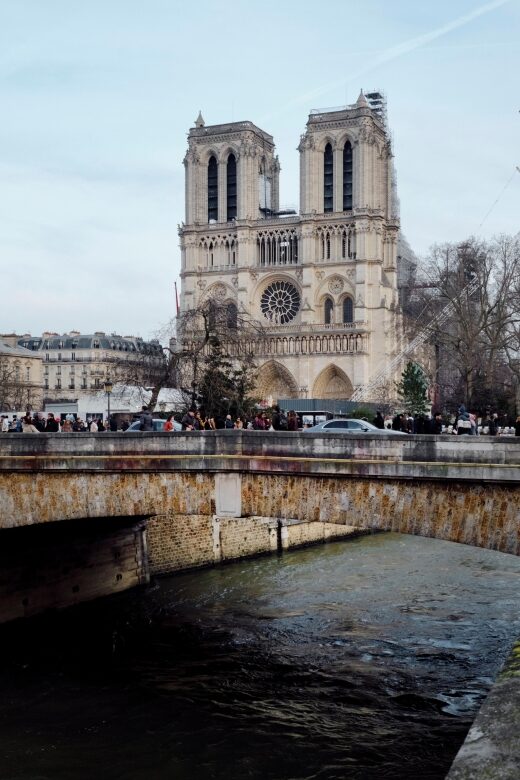 Photo Workshop in Paris sightseeing Notre Dame and Louvre - Learning Photography Skills on the Move