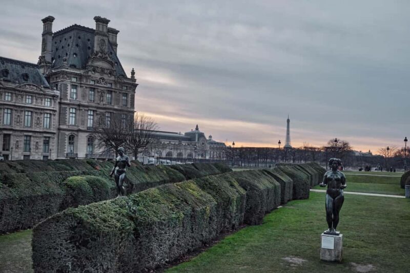 Photo Workshop in Paris sightseeing Notre Dame and Louvre - The Pacing and Group Size Benefits