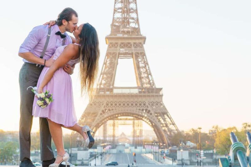 Photographer in Paris: Eiffel Tower and the most beautiful spots for a photo shoot - The Expert Guide: Bilingual and Knowledgeable