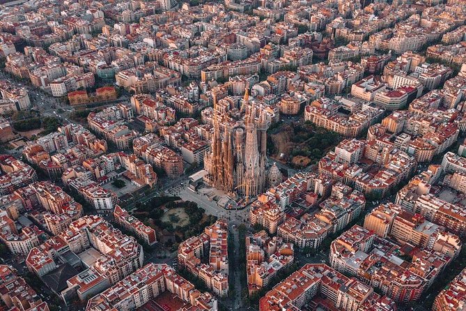 Photographer, Professional Photo Shoot - Barcelona - Capture Your Barcelona Memories with a Professional Photo Shoot