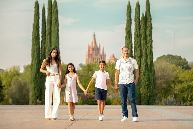 Photography in San Miguel de Allende - Expert Guidance on Posing and Styling for Flattering Photos