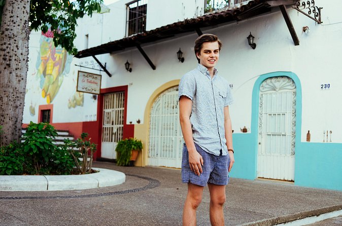 Photography Tour Experience in Puerto Vallarta - Practical Details: Meeting Point and Group Size