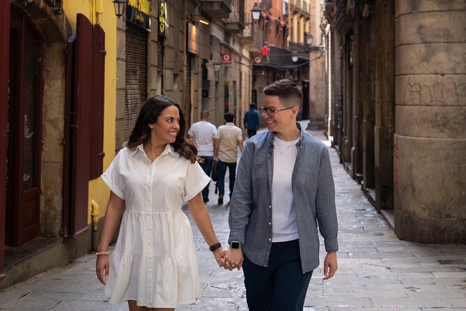 Photography tour in Barcelona with a professional photographer - Key Points