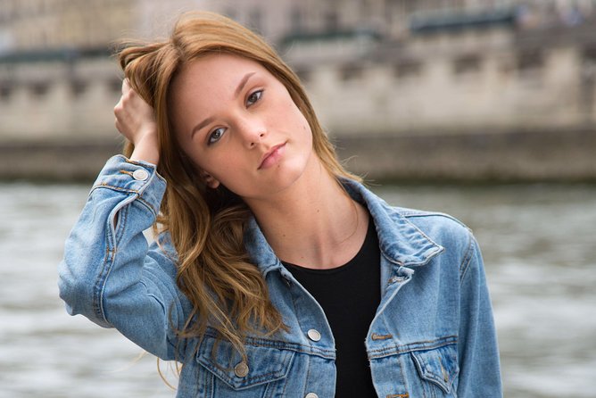 Photoshoot in Paris Centre for solo travellers - Discovering the Louvre and Carrousel du Louvre